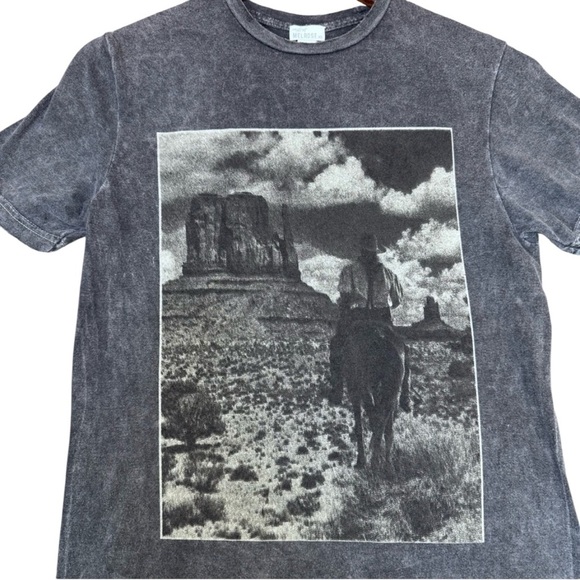 West of Melrose Grey Distressed Western Graphic Cowboy Desert T-Shirt - Picture 6 of 11